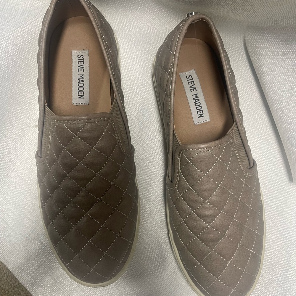 Steve Madden ecentrcq quilted taupe. Size 8.5. Barely worn